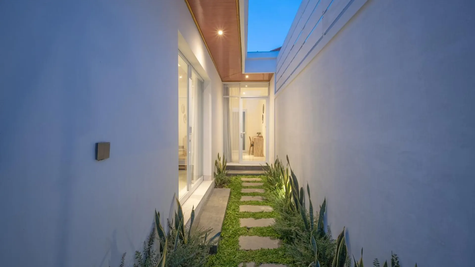 Villa Cempaka 1 - Chic & Cozy 2Br Villa In Trendy Mertanadi Seminyak